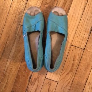 Tom’s Aqua Wedges